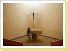 Schmiedeeisernes Kreuz in Kapelle Schmiedeeisernes Kreuz in Kapelle